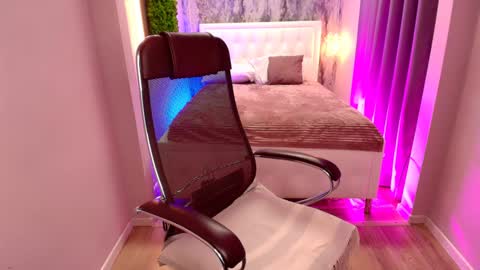 Scarlett online show from January 4, 3:39 pm