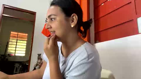 Isabella online show from October 18, 2:20 pm