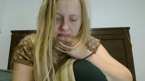 Snapshot of scartit chatting on February 4, 3:44 am ScarTit Bernhard online show from February 4, 3:44 am