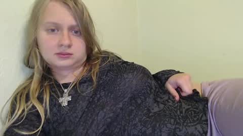 Snapshot of scartit chatting on September 18, 5:28 am ScarTit Bernhard online show from September 18, 5:28 am