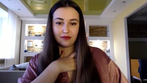 Elizabeth  online show from December 17, 12:00 pm