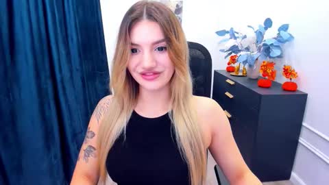 selenaemoore online show from October 13, 9:50 pm