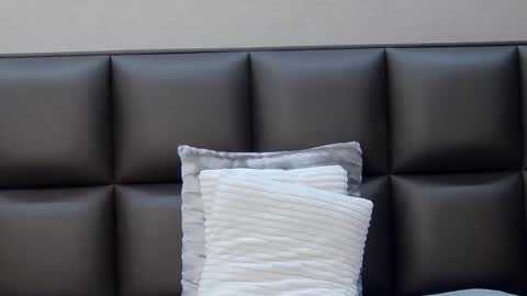 SelenaHanson online show from April 13, 1:01 pm