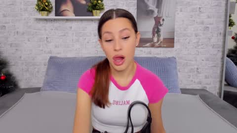 Selena online show from December 23, 8:33 am