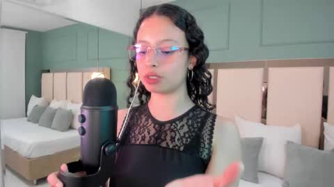 Snapshot of selene_rousse chatting on September 27, 3:36 am Selene Rousse online show from September 27, 3:36 am