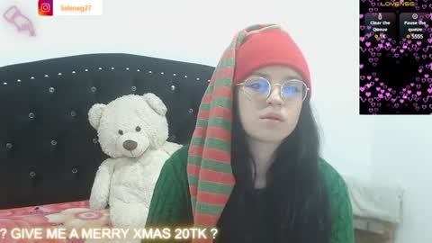 Snapshot of seleneg chatting on December 4, 11:02 pm Selene G online show from December 4, 11:02 pm