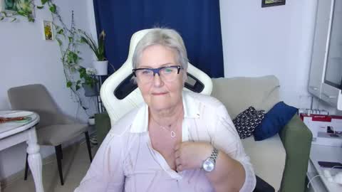 Selenna online show from April 15, 6:19 pm