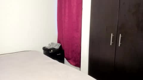 Snapshot of sensual_skinny chatting on October 17, 10:46 pm sensual_skinny online show from October 17, 10:46 pm
