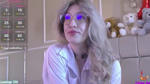 Snapshot of serena_bennet chatting on October 19, 9:44 am Serena online show from October 19, 9:44 am