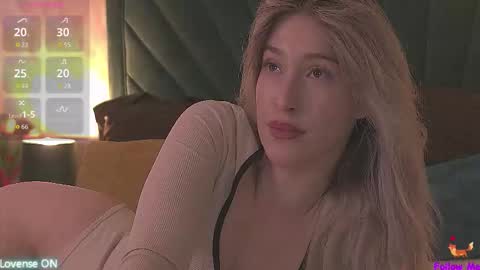 Snapshot of serena_bennet chatting on October 14, 11:35 am Serena online show from October 14, 11:35 am