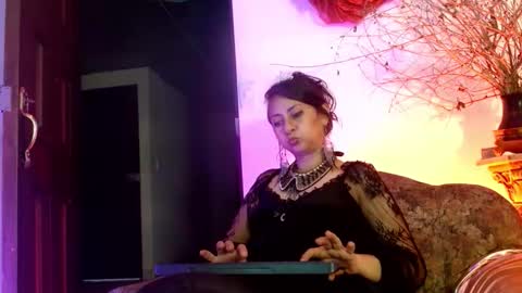 Snapshot of serena_xyz chatting on October 12, 9:50 pm Serena Xyz online show from October 12, 9:50 pm