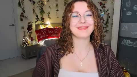 Ophelia online show from December 14, 10:10 am