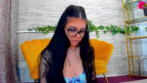 SerennaNoir online show from December 15, 6:18 am