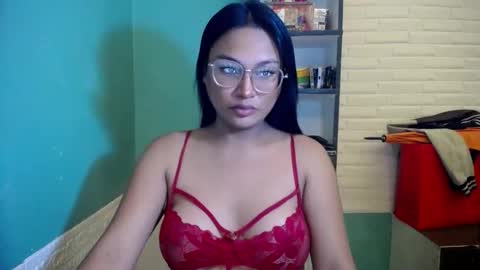 sexuallyattractive_mae online show from May 20, 8:33 am