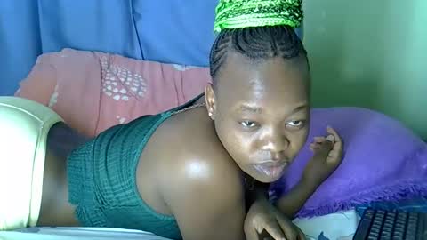 Snapshot of sexxybuttie chatting on October 10, 11:59 am African Queen online show from October 10, 11:59 am