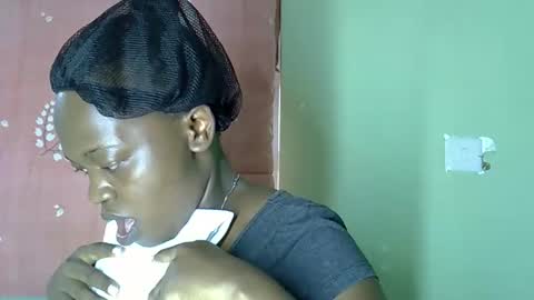 Snapshot of sexxybuttie chatting on October 1, 12:43 pm African Queen online show from October 1, 12:43 pm