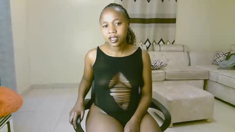 Snapshot of sexy_ariana_2 chatting on March 11, 4:07 pm Ariana online show from March 11, 4:07 pm
