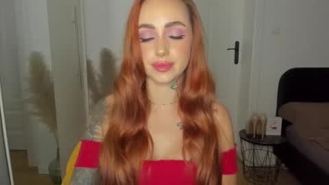 C o r a l i e online show from November 25, 5:04 pm