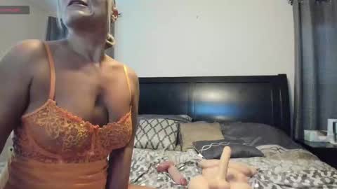 Beach Mom and Italian Viking online show from October 21, 10:36 pm