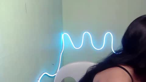 sexyemie29 online show from December 15, 3:23 am