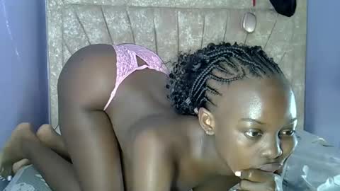 SexyIcey online show from May 15, 11:29 pm