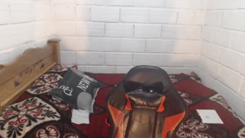 sexyjustin202 online show from October 4, 3:23 am