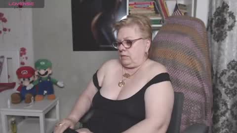 sexylynette4u online show from May 1, 10:07 am