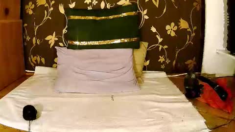 Squirty Maya Gold online show from October 21, 5:33 am