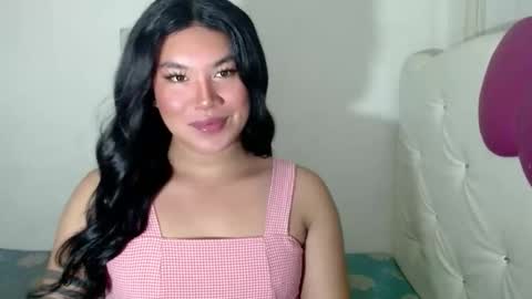 Snapshot of sexymika_xoxo chatting on October 21, 5:44 am Mika online show from October 21, 5:44 am