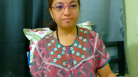 Snapshot of sexyniharika chatting on October 1, 3:00 am Niharika online show from October 1, 3:00 am