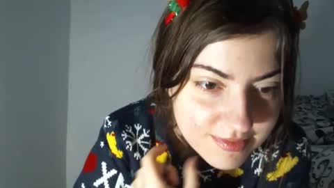 Snapshot of sexynyu18 chatting on December 25, 11:33 am Alex online show from December 25, 11:33 am