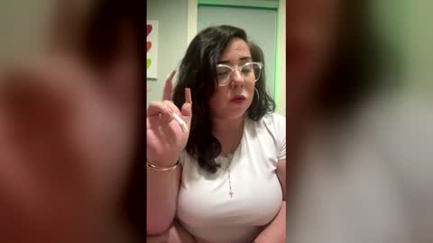 sexyqueenb504 online show from January 8, 5:22 am