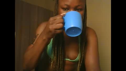 queenivy online show from November 10, 6:19 am