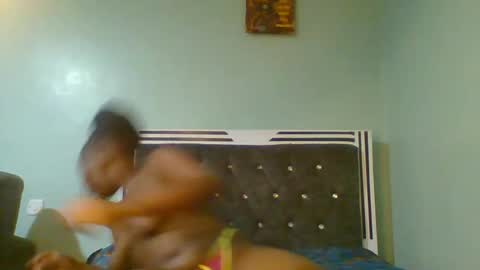 VIVIAN online show from March 5, 6:33 am