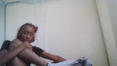 Snapshot of sexyy_tiny chatting on February 6, 8:50 am Mel online show from February 6, 8:50 am