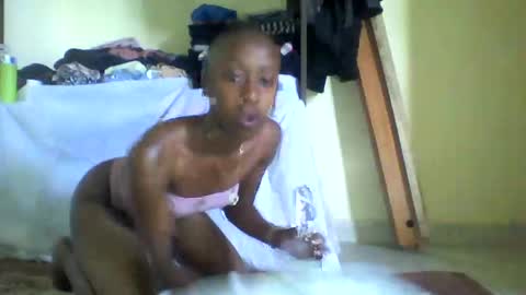 Snapshot of sexyy_tiny chatting on December 18, 10:51 am Mel online show from December 18, 10:51 am