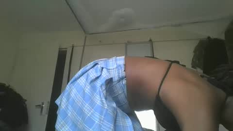 Snapshot of sexyy_tiny chatting on October 7, 12:20 pm Mel online show from October 7, 12:20 pm