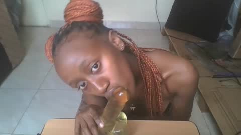 Snapshot of sexyy_tiny chatting on September 13, 9:50 am Mel online show from September 13, 9:50 am