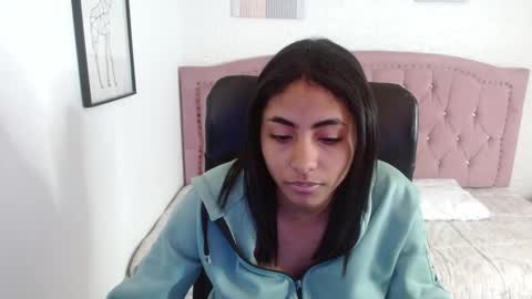 Snapshot of shaneelle chatting on October 15, 3:42 am shanelle online show from October 15, 3:42 am