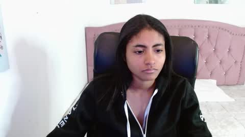 Snapshot of shaneelle chatting on October 1, 3:22 am shanelle online show from October 1, 3:22 am