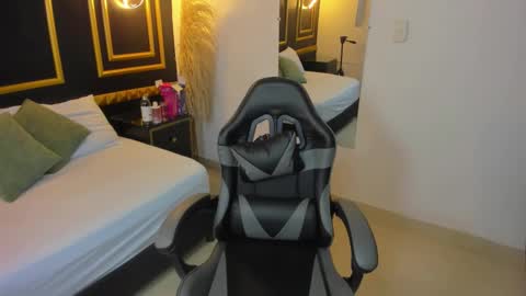 Shanel online show from February 4, 12:41 pm