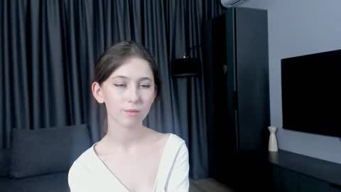 me name is Mia online show from December 21, 6:34 pm