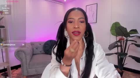 Snapshot of shantall_wills chatting on February 22, 3:42 pm Shantall wills online show from February 22, 3:42 pm