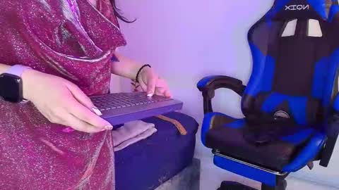 Snapshot of shantey_laurent chatting on October 17, 4:21 pm shantey online show from October 17, 4:21 pm