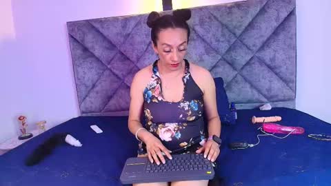 Snapshot of shantey_laurent chatting on September 20, 4:38 pm shantey online show from September 20, 4:38 pm