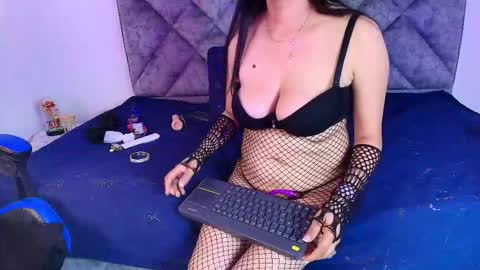Snapshot of shantey_laurent chatting on September 25, 5:11 pm shantey online show from September 25, 5:11 pm