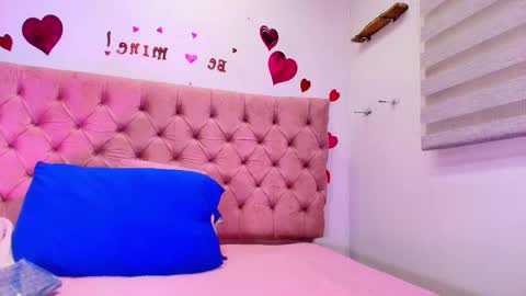 Snapshot of sharlott_kiss chatting on February 26, 11:54 am Sharlott online show from February 26, 11:54 am