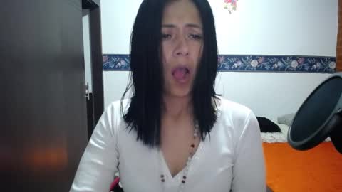 Snapshot of sharoon__cherry_ chatting on September 30, 10:32 am sharon online show from September 30, 10:32 am