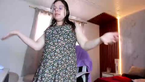 SASHA BLOOM online show from September 28, 2:44 pm