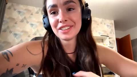 Snapshot of shawndanavin chatting on October 14, 7:33 am May online show from October 14, 7:33 am